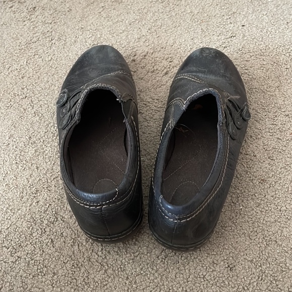 Cute black leather shoes size 9 - Picture 2 of 4